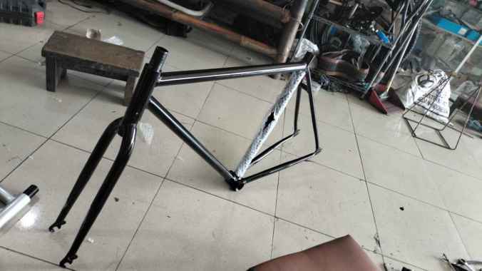 FRAME FIXIE LOKAL 700C HITAM/PUTIH/SILVER 52 HITAM