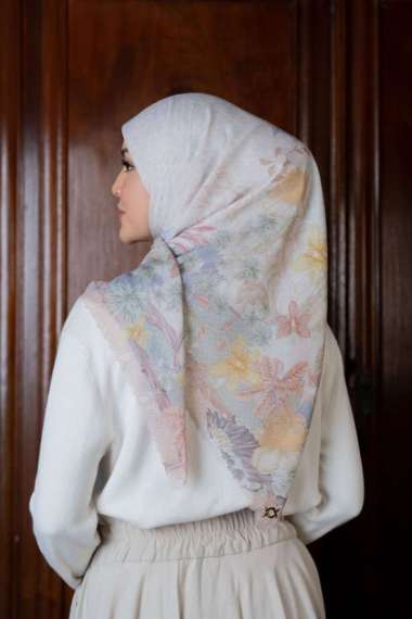 Wearing Klamby - Isla Scarf Angkona