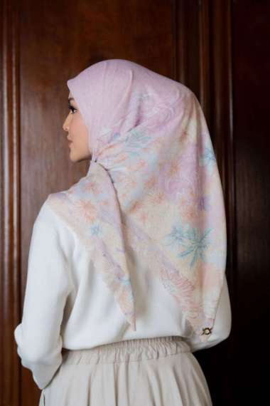 Wearing Klamby - Isla Scarf Kalaena