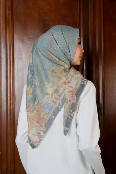 Wearing Klamby - Isla Scarf Kelumpang