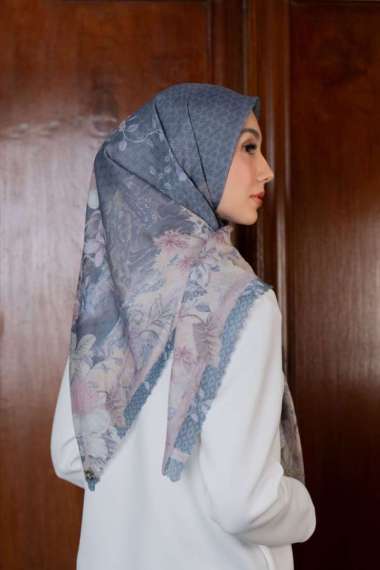 Wearing Klamby - Isla Scarf Pulai