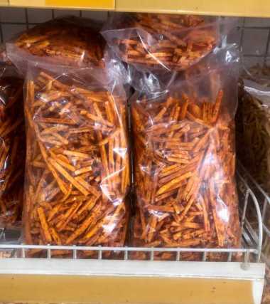 Stik Talas Pedas - Keripik Talas Bogor - Olahan Talas Rasa Gurih Pedas - Camilan Enak Murah 250gr