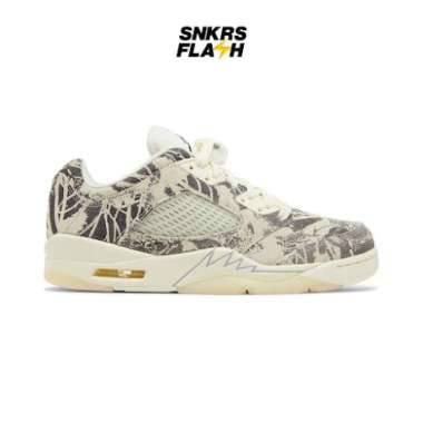 Sepatu Sneakers Wanita AIR JORDAN 5 RETRO EXPRESSION - DA8016100 36.5