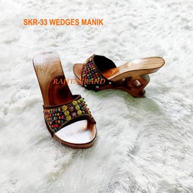 SKR33 Sandal wedges kayu kelom geulis manik manik 40