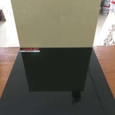 Granit Hitam Polos 60 x 60 Glossy