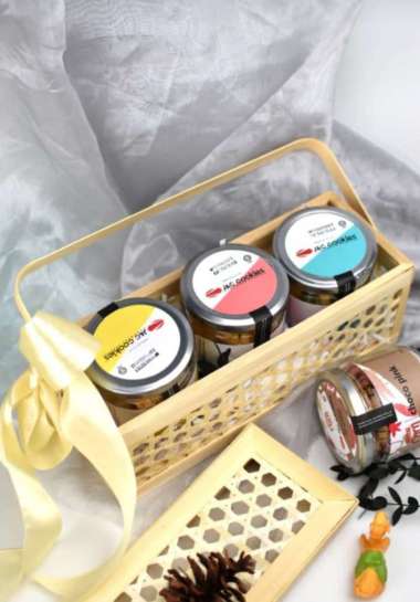 Hampers Paket Kue Kering Lebaran JNC J &C Cookies Isi 6 Box