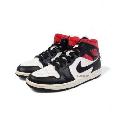 Air Jordan 1 Mid Gym Red Panda Womens (100% Authentic) 38.5