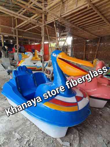 Perahu gowes Burung pelikan mini warna biru,sepeda air goes fiber,perahu permainan wahana air baru