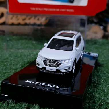 Diecast Miniatur Nissan Xtrail T32 putih minus skala 1:64