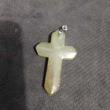 liontin batu salib giok baru