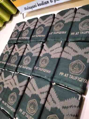 Sarung Seragam Putri/ Santriwati + Logo - 20pcs