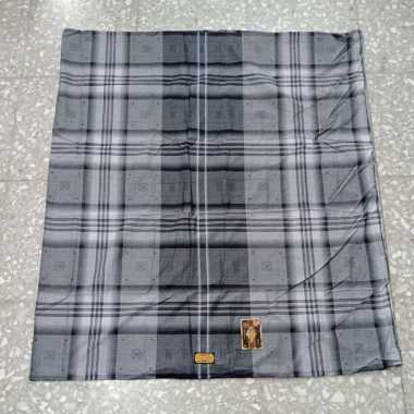 Wadimor Sarung Tenun Timbul Hitam Putih MOTIF 1