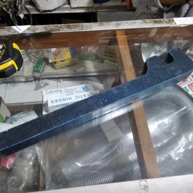 Kunci Plat Pembengkok Besi 25 mm panjang 40 Cm Plat Tebal 3 cm