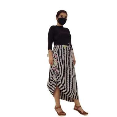 Rok Maxi Bali Panjang Serut Lurik Morif Batik Asimetris Putih Lurik Gesyal