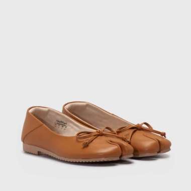Adorableprojects - Evodia Flat Shoes Tan - Sepatu Tabi 36