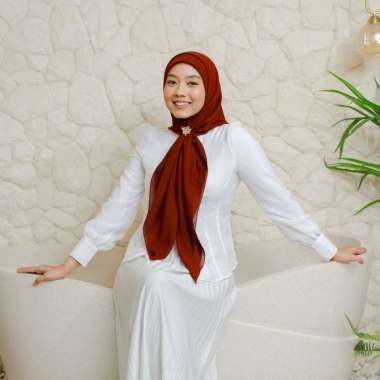 Zoya Kamaniya Scarf - Kerudung Hijab Segi Empat Maroon