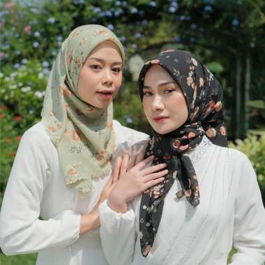 Koyu Hijab Segiempat Motif Viney Jepang Beauty Flower (Japan Series II) BLACK LASER