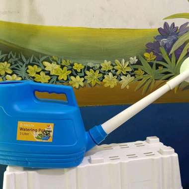 teko penyiram tanaman