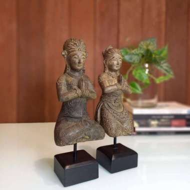 Patung Seni Pasangan Bali Batu Antik