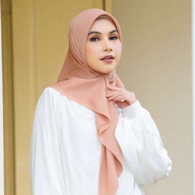 Lozy Hijab - Dya Voal (Hijab Segiempat Voal Polos Lasercut Zigzag) Peachy
