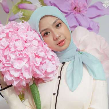 Lozy Hijab - Nashwa Paris Eyelash (Hijab Segiempat Paris Premium Lozy x Nashwa) Ice Blue