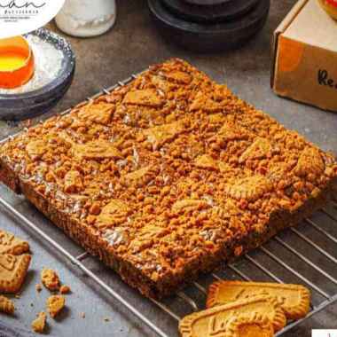 Brownies Fudgy Lotus Biscoff Chan Patisserie 20x20cm Hampers lebaran