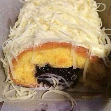 Meranti Bolu Topping Keju isi Blueberry Kue