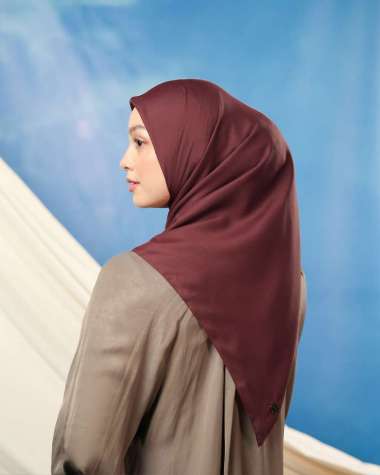 Heaven Lights - Voal Iron Black Logo - Hijab Polos Segi Empat Plum