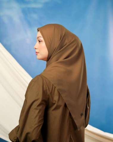 Heaven Lights - Voal Iron Black Logo - Hijab Polos Segi Empat Russet
