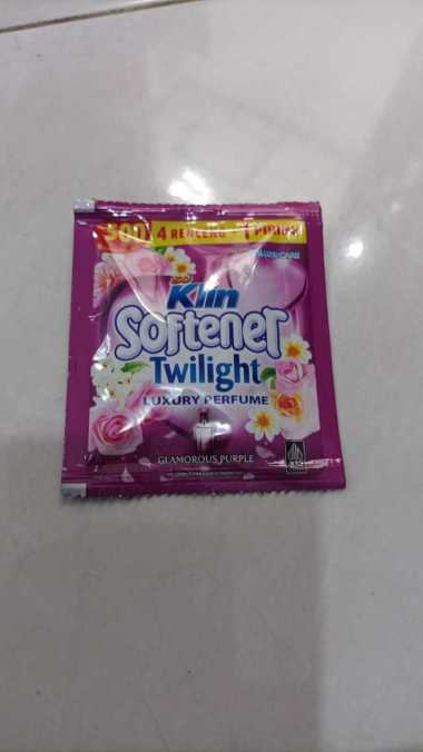 So Klin Softener Pelembut Pewangi Pakaian Sachet 13ml
