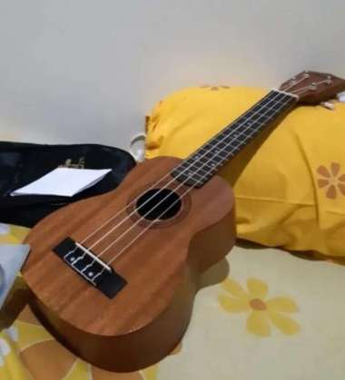 Gitar Akustik Ukulele Senar 4 Capo Guitar Gitar Ukulele Gitar Mini Gitar Klasik Guitar Akustik Kentr