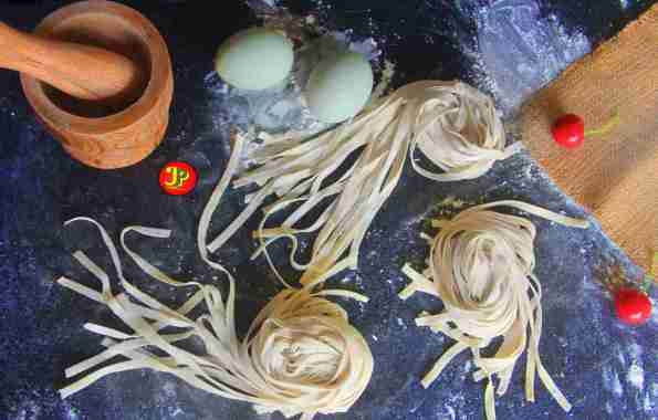 MIE LEBAR GEPENG MENTAH TELUR BEBER LURUS
