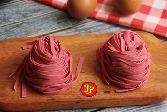 MIE LEBAR GEPENG MENTAH MERAH BUAH BIT LURUS