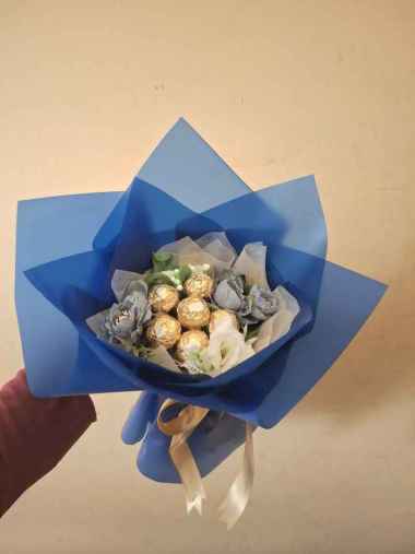 Bouquet buket coklat ferrero rocher hadiah wisuda anniversary ulang tahun (ds bgr) ferrero 6 + bunga