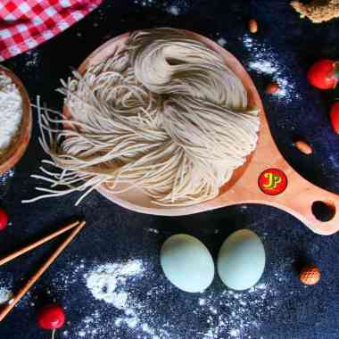 MIE MENTAH SPESIAL TELUR BEBEK 1KG LURUS