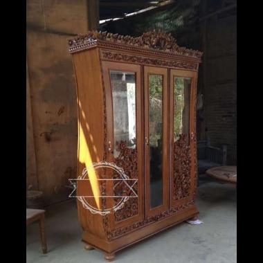 Mebel Jati Jepara Lemari hias jati rak pajangan ruang tamu 3 pintu ukir