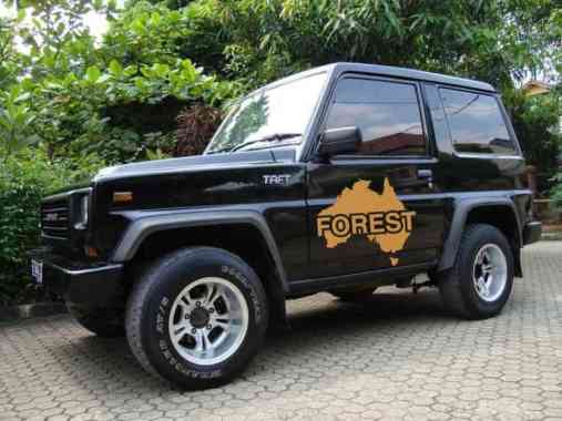 Sticker FOREST Australia Stiker Pintu Mobil Daihatsu Taft GT Rocky Dll