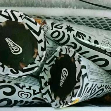 Promo Harga Walls Cornetto Black & White 82 ml - Blibli