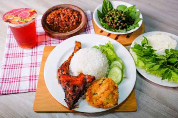 Paket Nasi Ayam Bakar P.Jagung Es Teh Manis