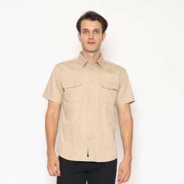 POLICE Kemeja Polos Cotton Twill Kantong Dua Regular Fit Pria Mocca M