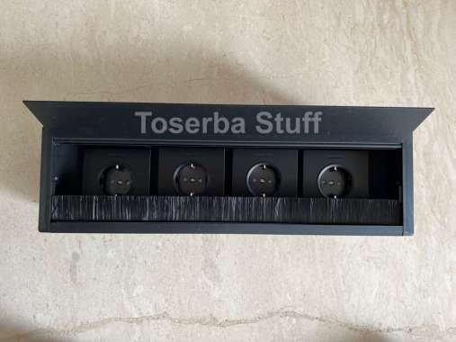 TUTUP LUBANG STOP KONTAK MEJA MEETING HITAM ISI 4 POWER ARDE PANASONIC