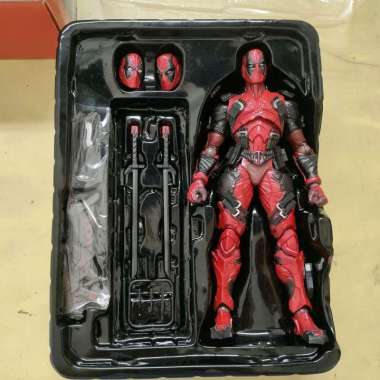 Play Arts Kai Deadpool Marvel